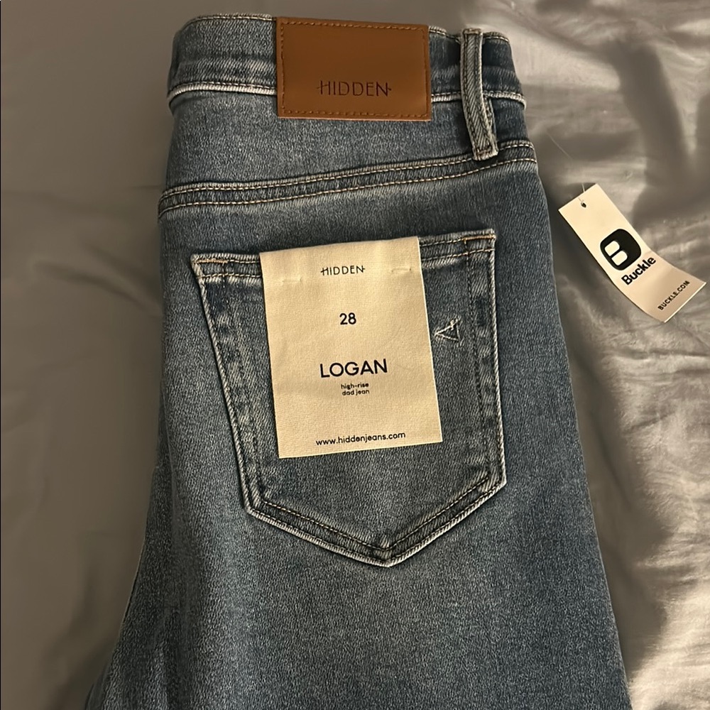 Women’s Jeans, brand new, and never worn! Still has tags.